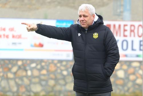 Marius Șumudică, antrenorul lui Yeni Malatyaspor, anunță că pleacă dacă termină mai jos de locul 10 în Turcia.