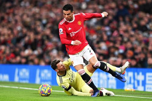 Cristiano Ronaldo vs. Ben White în Manchester United - Arsenal 3-2 // foto: Guliver/gettyimages