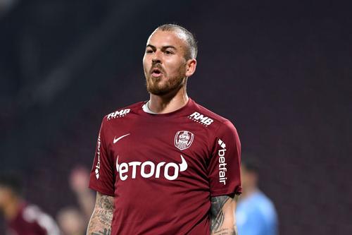 Denis Alibec, 30 de ani, a fost reprimit la antrenamentele lui CFR Cluj. Atacantul și-a prezentat scuzele, așa cum voia antrenorul Dan Petrescu.