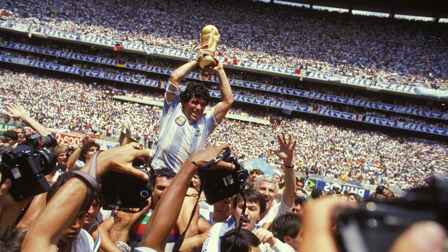 Maradona a murit pe 25 noiembrie 2020, la 60 de ani FOTO Imago „Mamă, vin de mă ajută! Sunt făcut pe mine!”