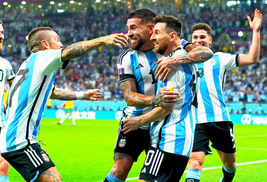 Argentina a învins Australia, scor 2-1, și va juca împotriva Țărilor de Jos în sferturile de finală de la Campionatul Mondial de fotbal. Cel mai tehnic pieton din istorie