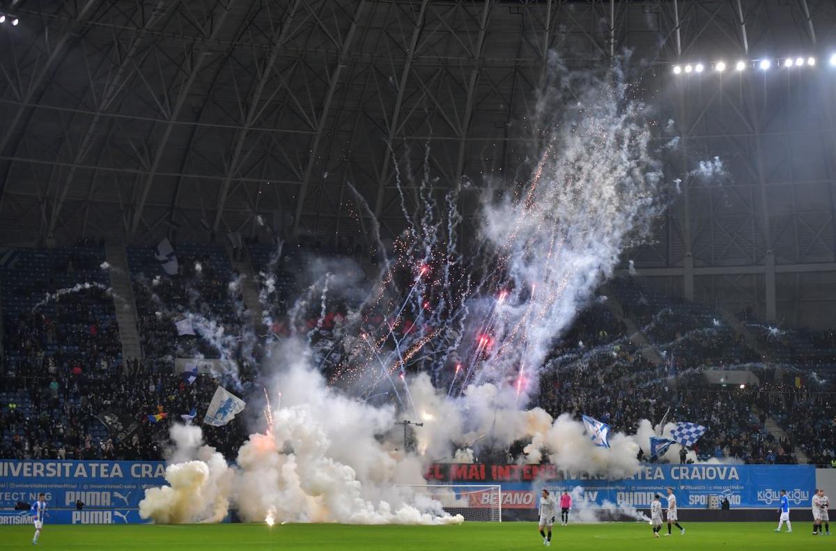 Derby-ul Craiovei, întrerupt mai bine de 10 minute! De ce a trimis Chivulete jucătorii la vestiare