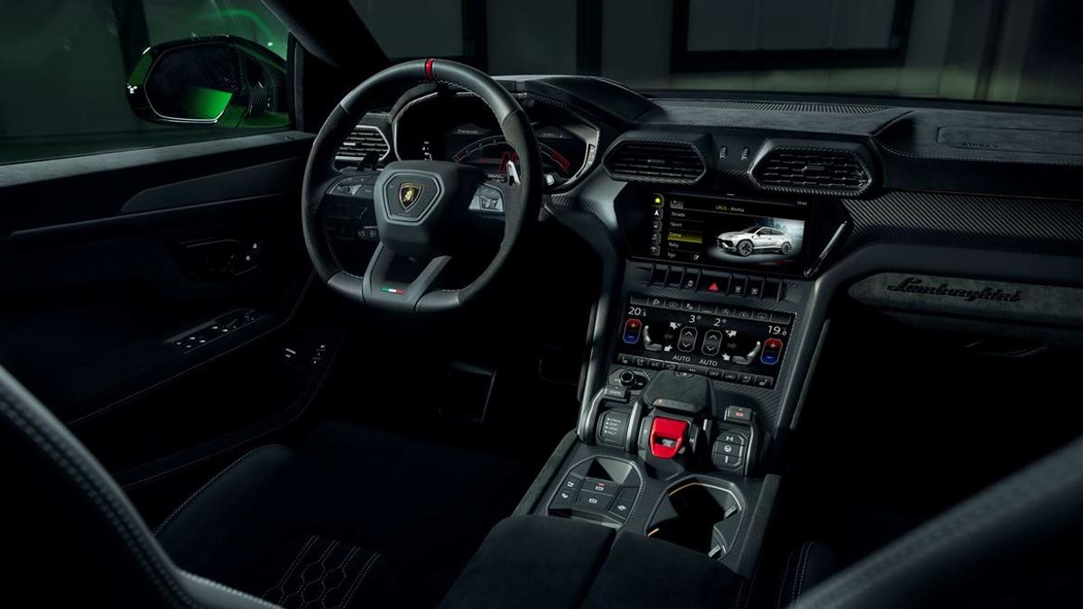 Adrian Mititelu jr., întrebat cu ce se ocupă când cobora din bolidul de 600.000 de euro » Ce răspuns a dat fiul patronului de la FCU Craiova