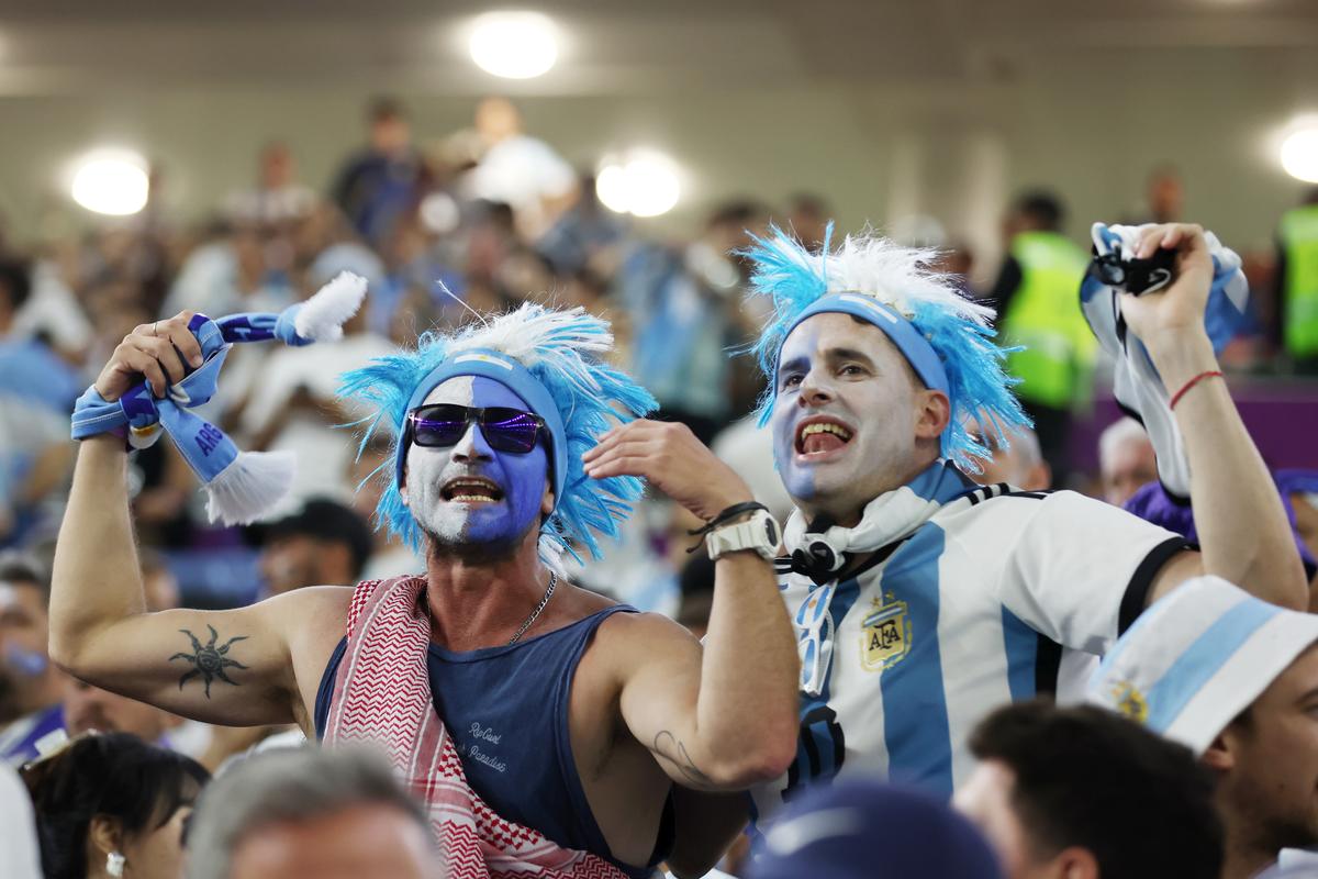 Lecție de pasiune pentru fotbal! Argentina, spectacol în tribune la CM 2022!