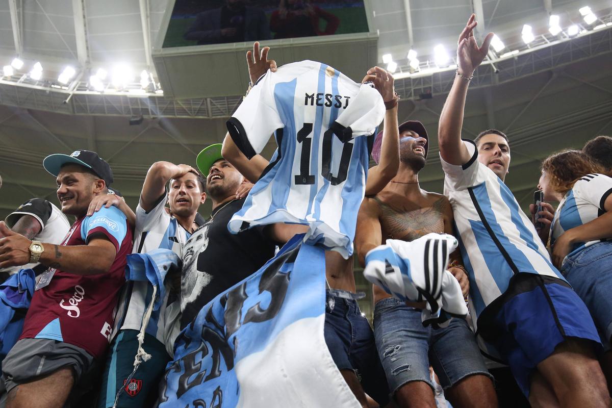 Lecție de pasiune pentru fotbal! Argentina, spectacol în tribune la CM 2022!