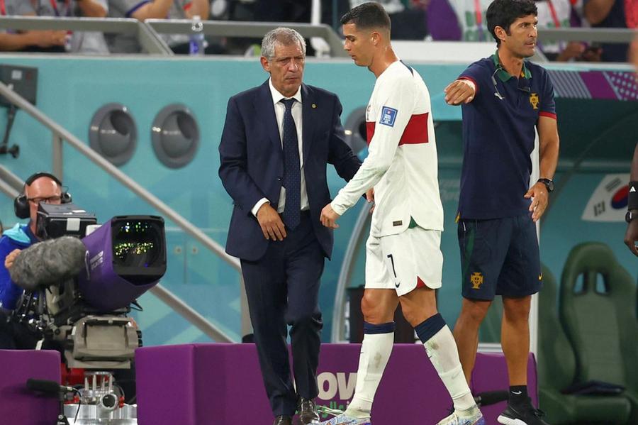 Cristiano Ronaldo și Fernando Santos/ foto Imago Images Ryanair a râs de Cristiano Ronaldo: „Dacă poate sta jos liniștit 90 de minute...” » Căpitanul nu s-a antrenat azi!