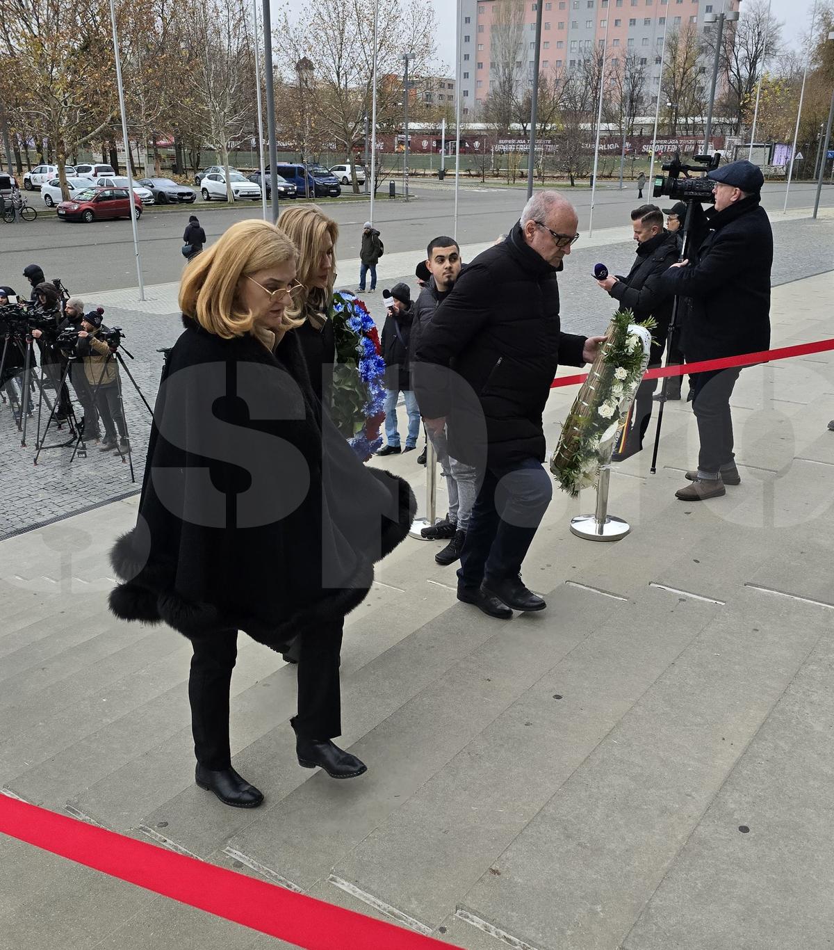 Imagini de la Arena Națională, unde este depus sicriul cu trupul neînsuflețit al lui Helmut Duckadam
