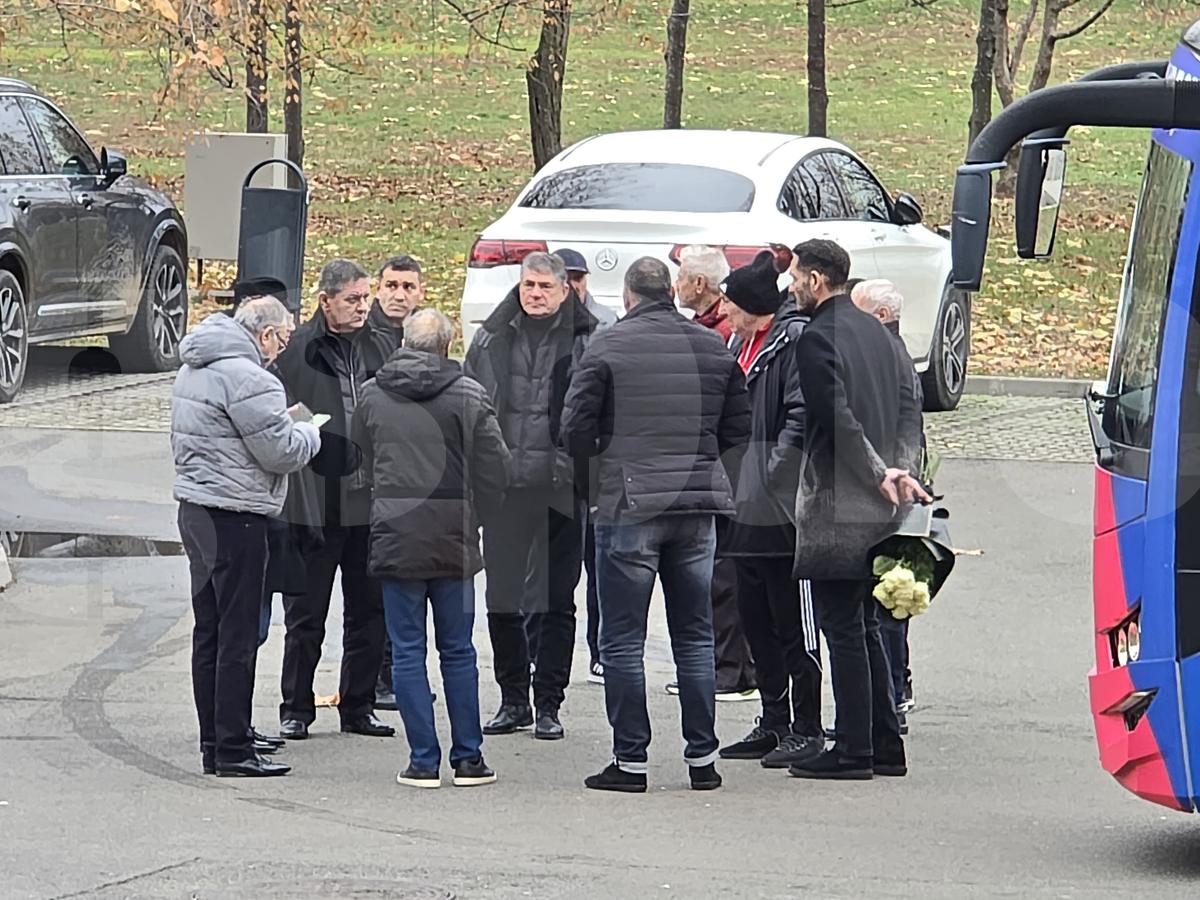 Imagini de la Arena Națională, unde este depus sicriul cu trupul neînsuflețit al lui Helmut Duckadam