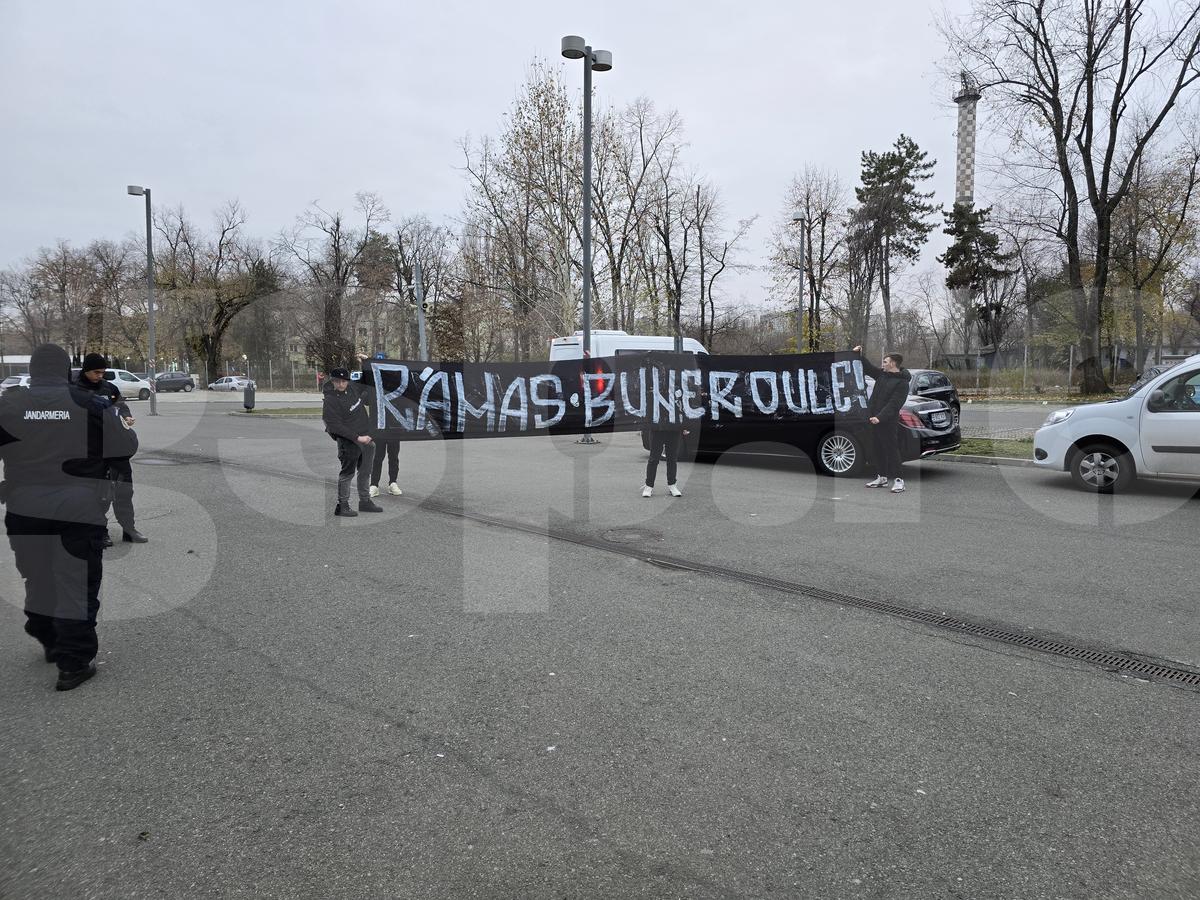 Imagini de la Arena Națională, unde este depus sicriul cu trupul neînsuflețit al lui Helmut Duckadam