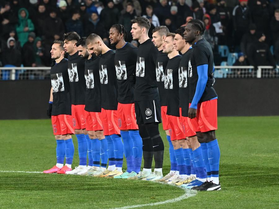 Moment de reculegere ținut înaintea meciului Oțelul - FCSB 1-4 // foto: Facebook FCSB Secretarul general al LPF, amintiri din perioada FCSB: „M-am trezit în aceeași cameră cu Duckadam”