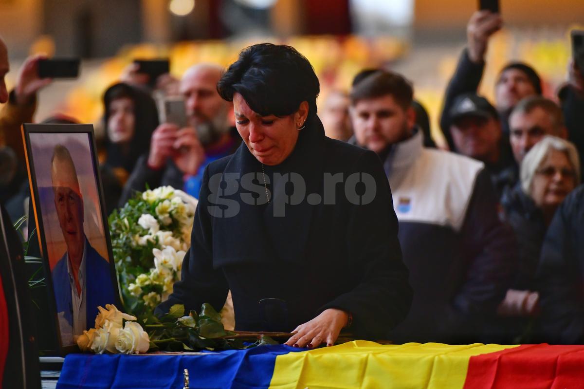 Imagini emoționante lângă sicriul lui Helmut Duckadam