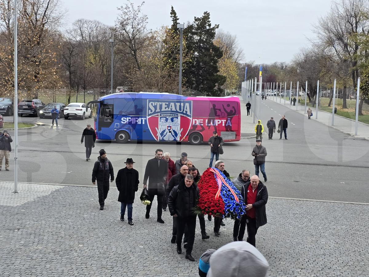 Imagini de la Arena Națională, unde este depus sicriul cu trupul neînsuflețit al lui Helmut Duckadam