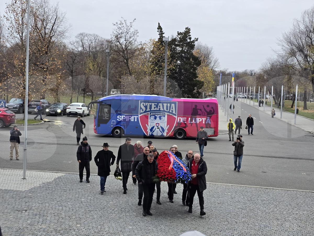 Imagini de la Arena Națională, unde este depus sicriul cu trupul neînsuflețit al lui Helmut Duckadam