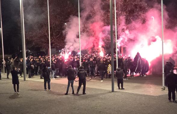 Peluza Nord FCSB, show pirotehnic, scandări și un mesaj pentru regretatul Helmut Duckadam