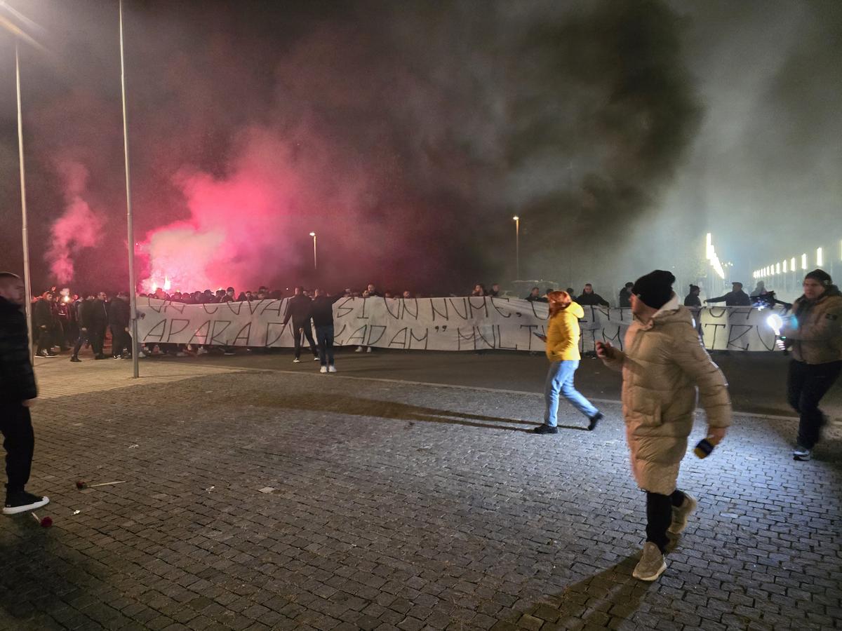 Peluza Nord FCSB și-a făcut apariția la Arena Națională pentru a-și lua rămas-bun de la Helmut Duckadam