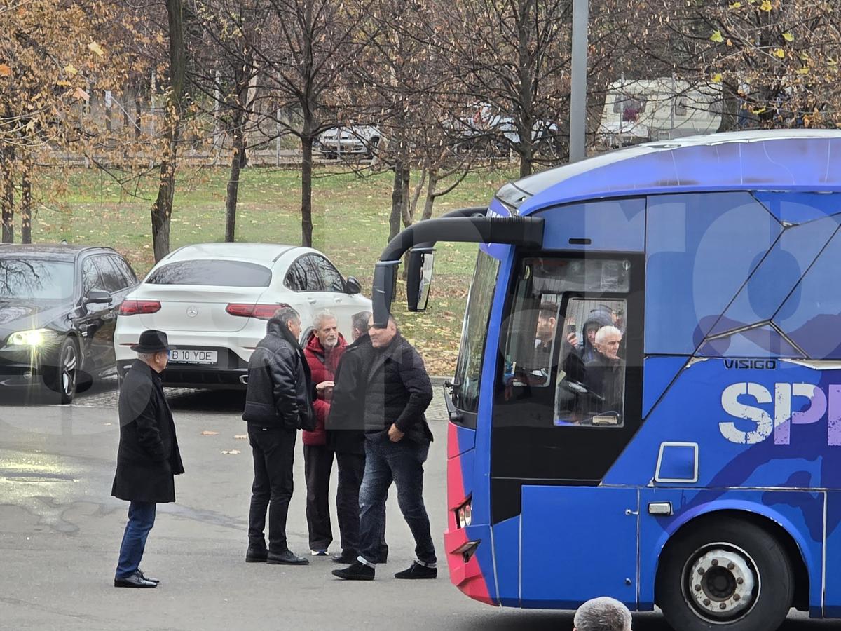 Imagini de la Arena Națională, unde este depus sicriul cu trupul neînsuflețit al lui Helmut Duckadam