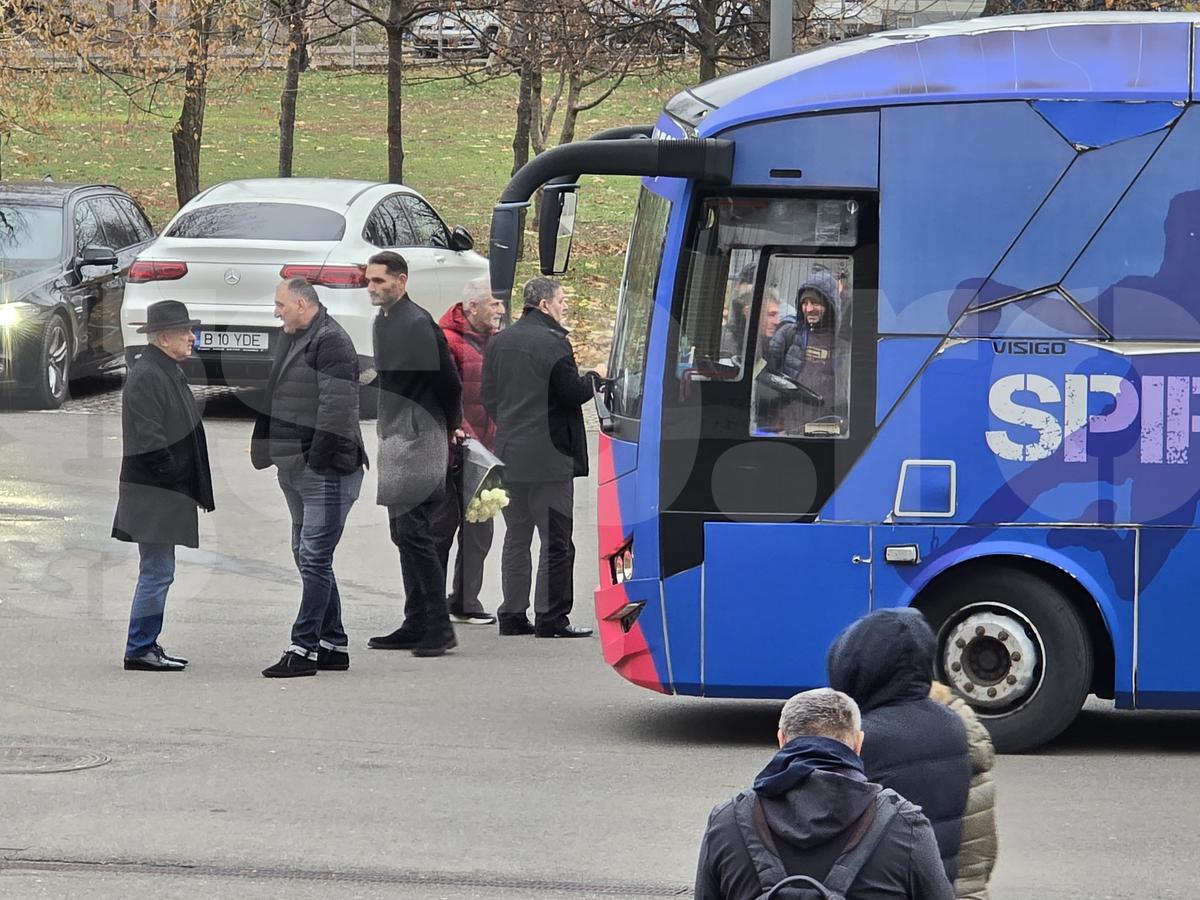 Imagini de la Arena Națională, unde este depus sicriul cu trupul neînsuflețit al lui Helmut Duckadam