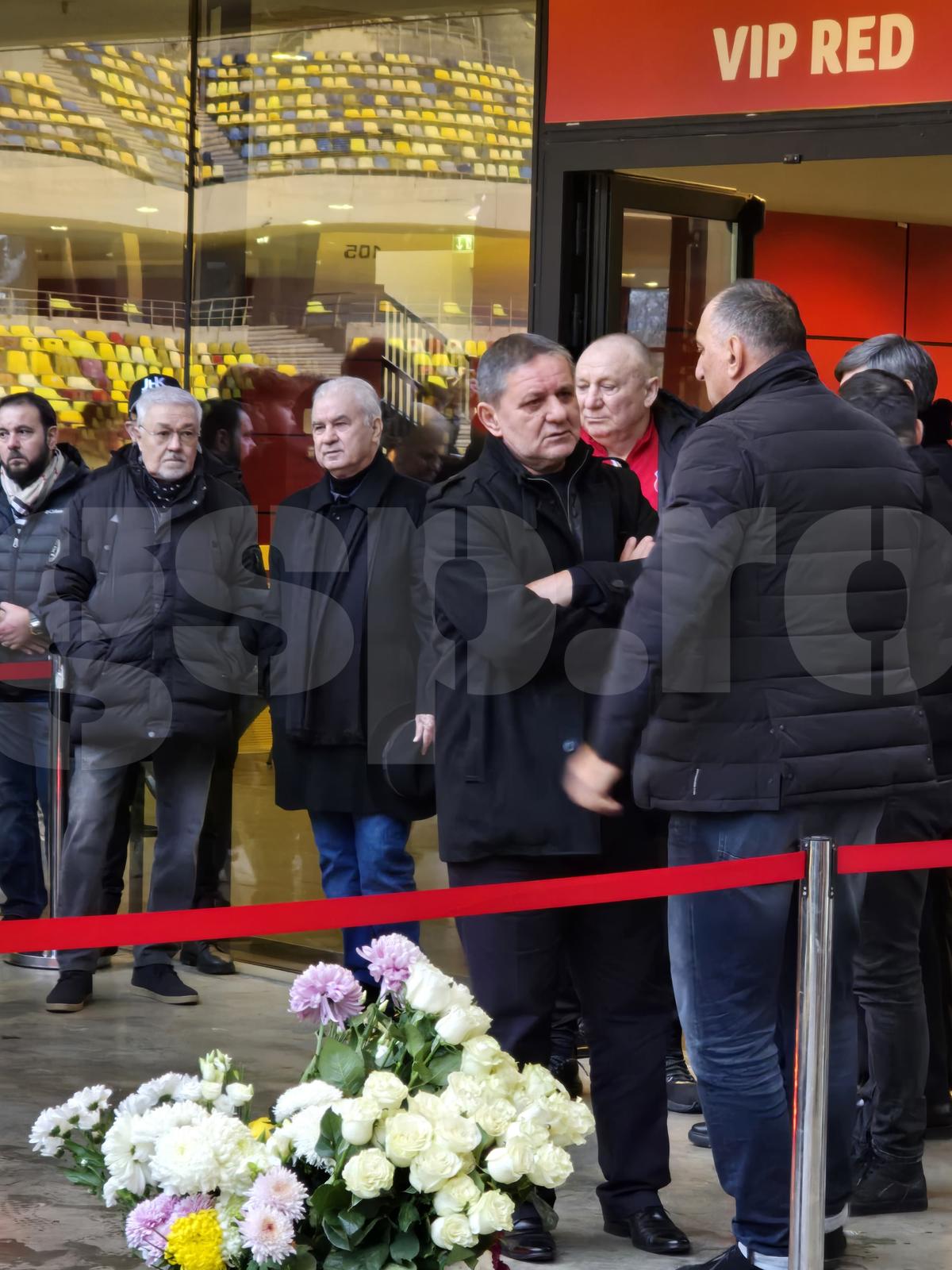 Imagini de la Arena Națională, unde este depus sicriul cu trupul neînsuflețit al lui Helmut Duckadam