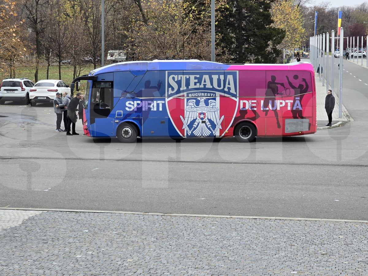 Imagini de la Arena Națională, unde este depus sicriul cu trupul neînsuflețit al lui Helmut Duckadam
