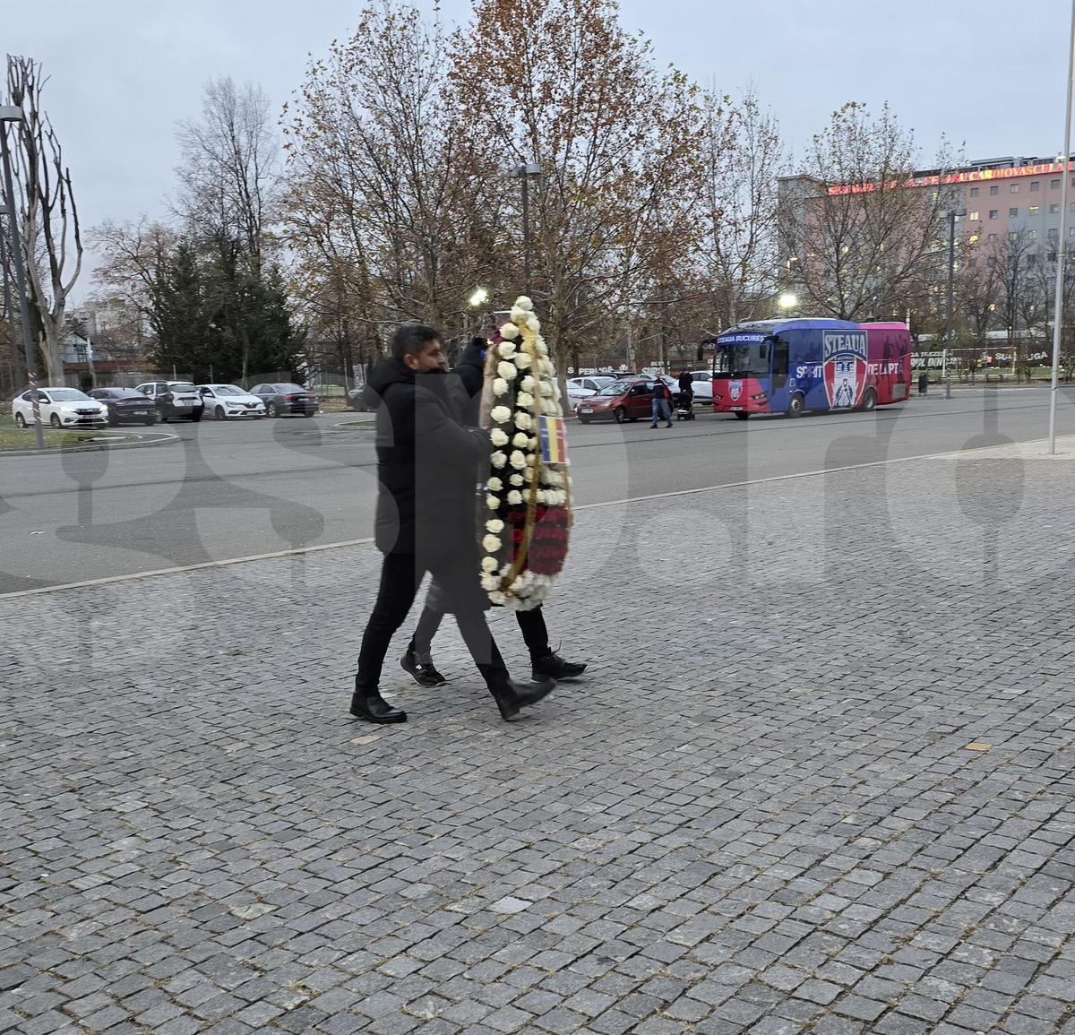 Imagini de la Arena Națională, unde este depus sicriul cu trupul neînsuflețit al lui Helmut Duckadam