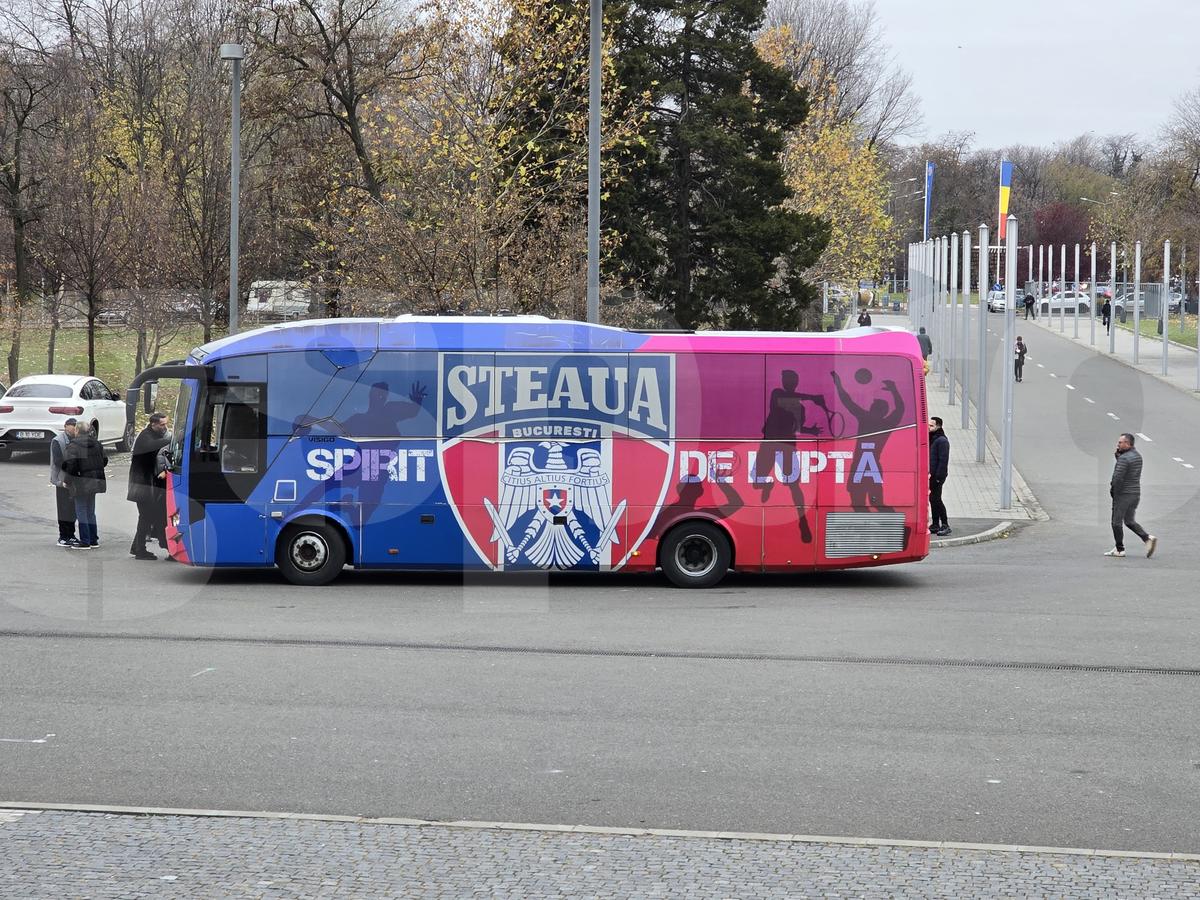 Imagini de la Arena Națională, unde este depus sicriul cu trupul neînsuflețit al lui Helmut Duckadam