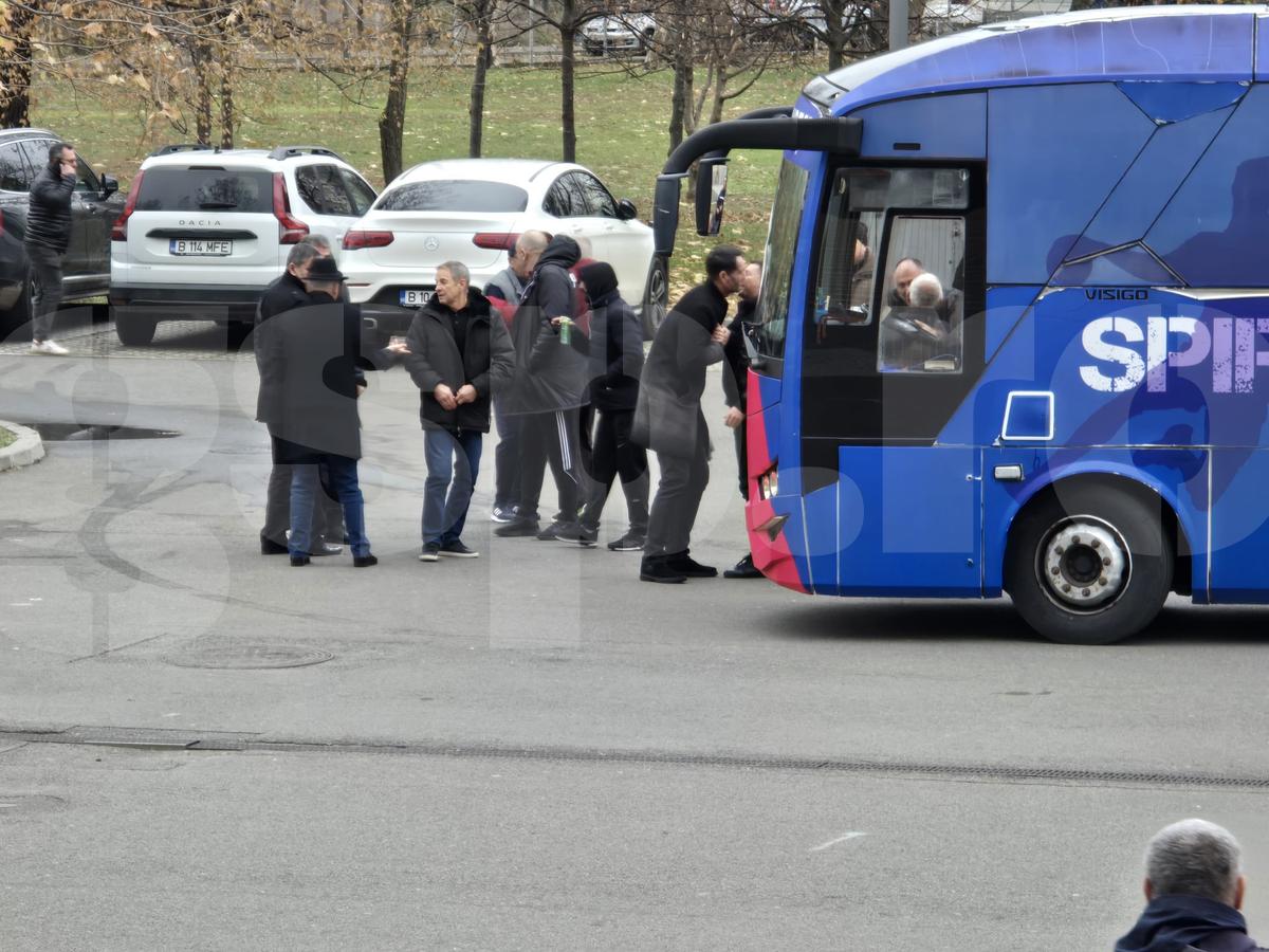 Imagini de la Arena Națională, unde este depus sicriul cu trupul neînsuflețit al lui Helmut Duckadam