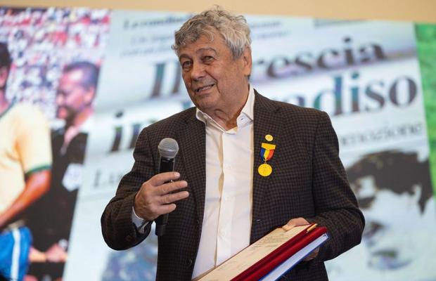 Mircea Lucescu, aclamat la Primăria Iași! Urmează București în această după-amiază » Selecționerul și-a lansat cartea: „Sunt lucruri importante acolo, sper să-i ajute pe antrenori”