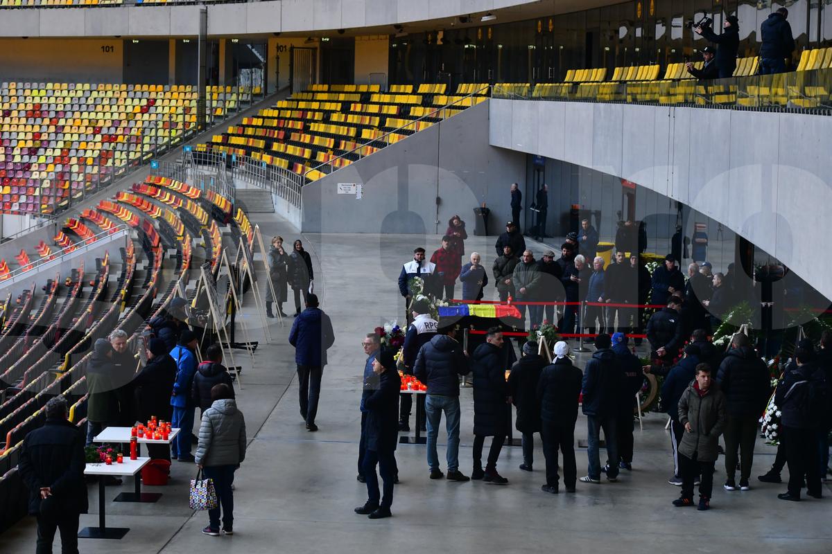 Imagini de la Arena Națională, unde este depus sicriul cu trupul neînsuflețit al lui Helmut Duckadam