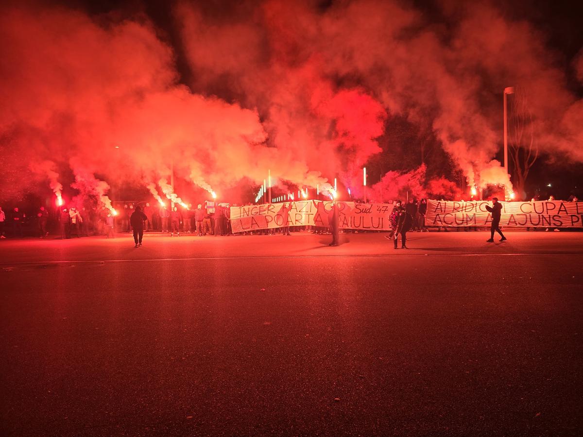 Peluza Sud Steaua a ajuns la Arena Națională pentru a-și lua rămas-bun de la Helmut Duckadam