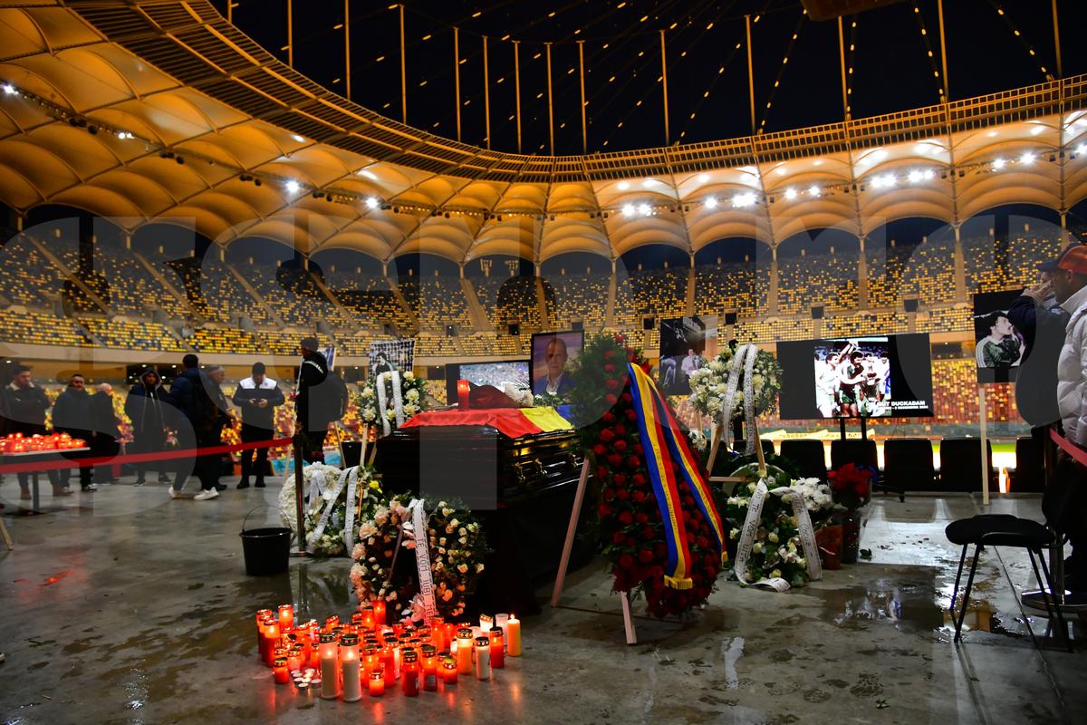 Imagini de impact de la Arena Națională. Lăcătuș și Anghel Iordănescu, răvășiți lângă sicriul lui Duckadam