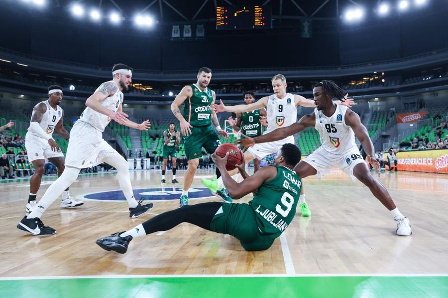 Defensiva clujenilor nu a funcționat în capitala Sloveniei/Foto: X (KK Cedevita Olimpija Ljubljana) U-BT Cluj-Napoca, lipsită de soluții în defensivă, a încasat a 5-a înfrângere în EuroCup » Mihai Silvășan: „Nu am avut pasiunea necesară”