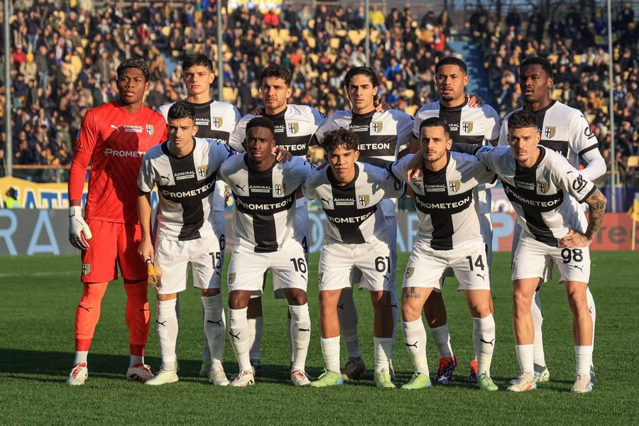 Unsprezecele de început al Parmei din partida cu Lazio a avut cea mai scăzută medie de vârstă din Serie A în ultimele trei decenii / Foto; Imago Statistică nemaipomenită în ultimele trei decenii din Serie A. Recordul stabilit de echipa lui Man și Mihăilă!