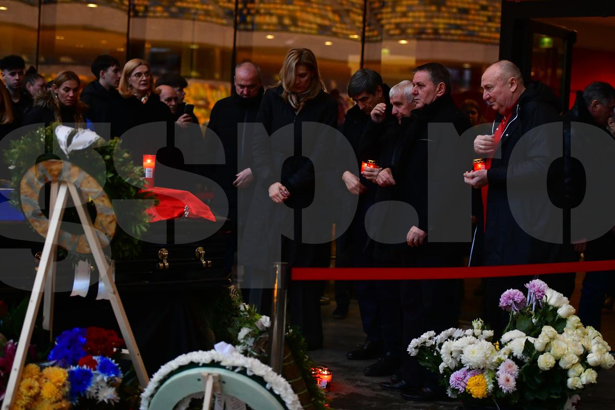 Imagini emoționante lângă sicriul lui Helmut Duckadam