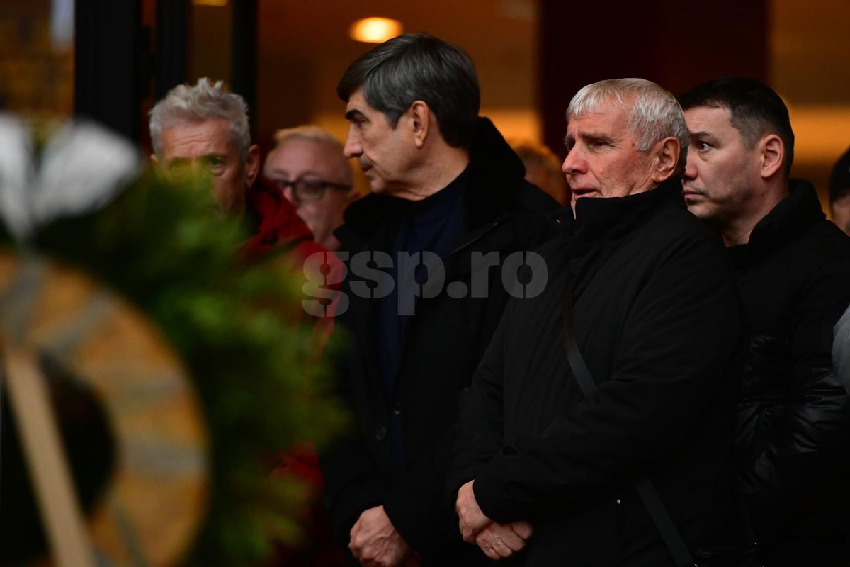Imagini emoționante lângă sicriul lui Helmut Duckadam