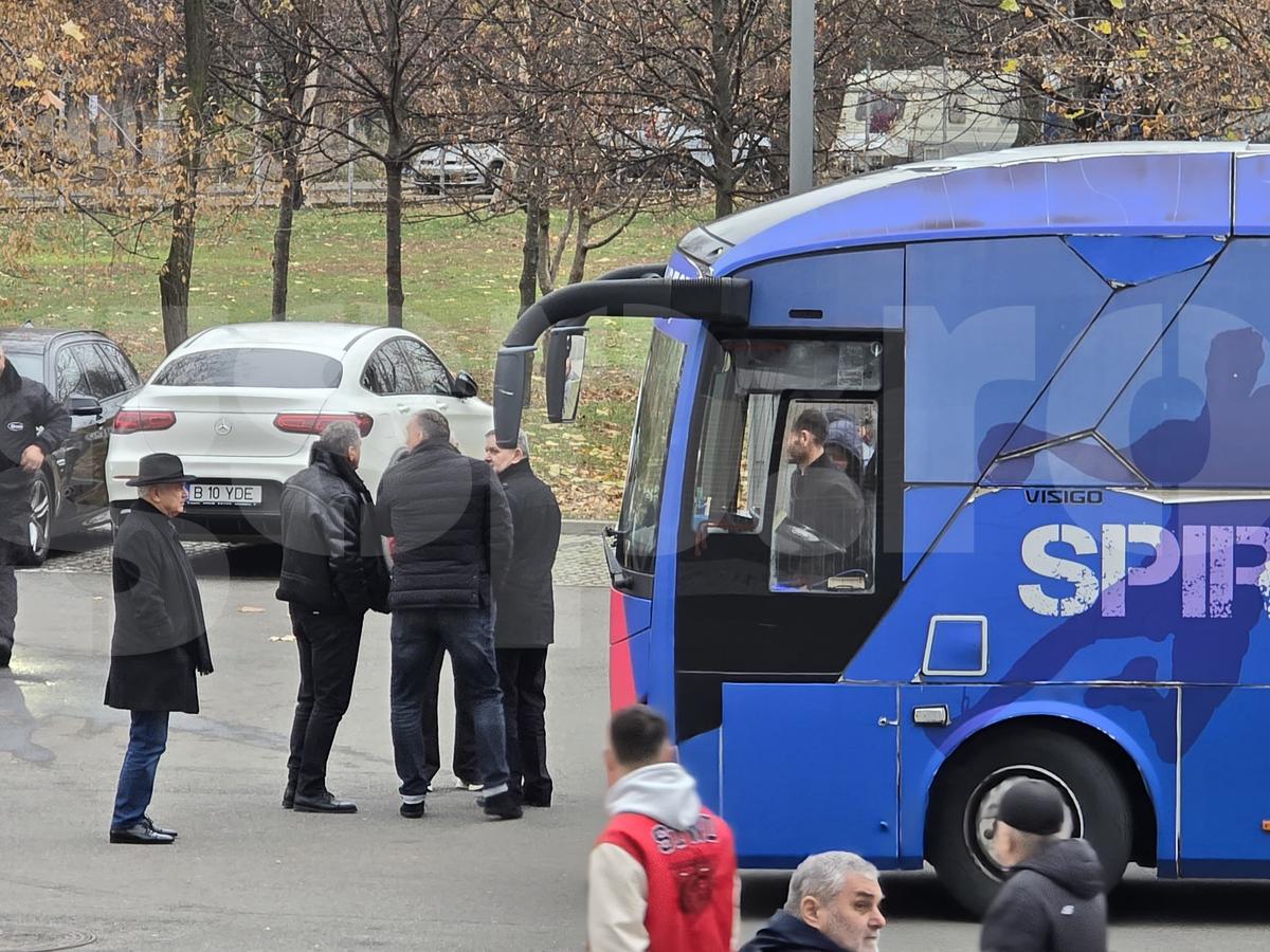 Imagini de la Arena Națională, unde este depus sicriul cu trupul neînsuflețit al lui Helmut Duckadam
