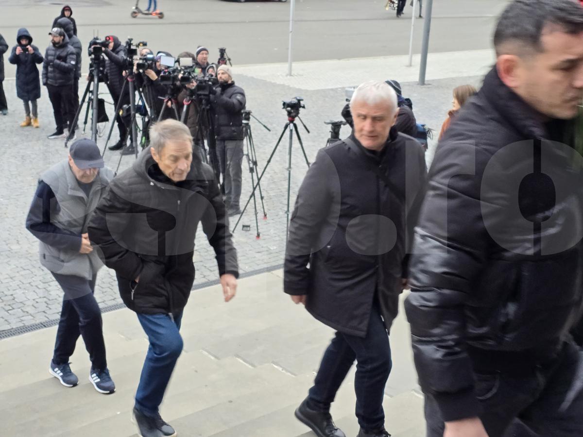 Imagini de la Arena Națională, unde este depus sicriul cu trupul neînsuflețit al lui Helmut Duckadam
