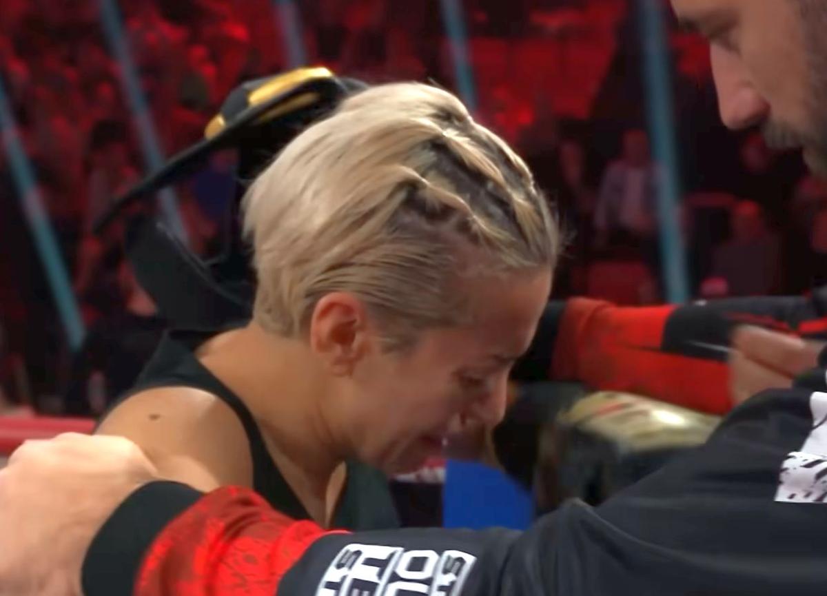 Giulia, făcută KO în ringul de box în doar câteva secunde, de o influenceriță maghiară! Gestul făcut la finalul meciului