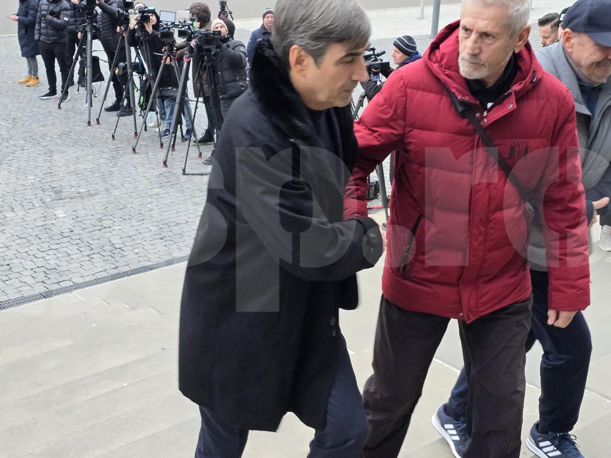 Imagini de la Arena Națională, unde este depus sicriul cu trupul neînsuflețit al lui Helmut Duckadam