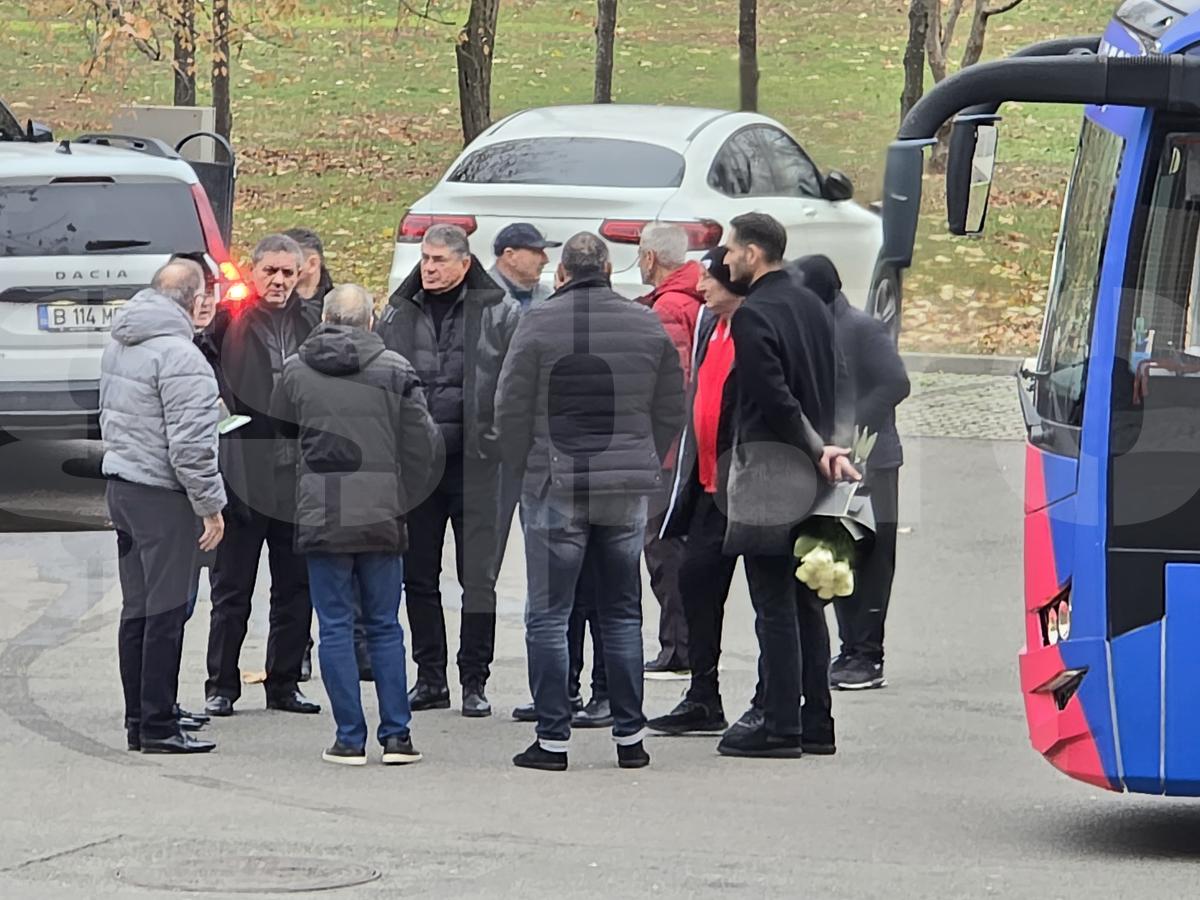 Imagini de la Arena Națională, unde este depus sicriul cu trupul neînsuflețit al lui Helmut Duckadam
