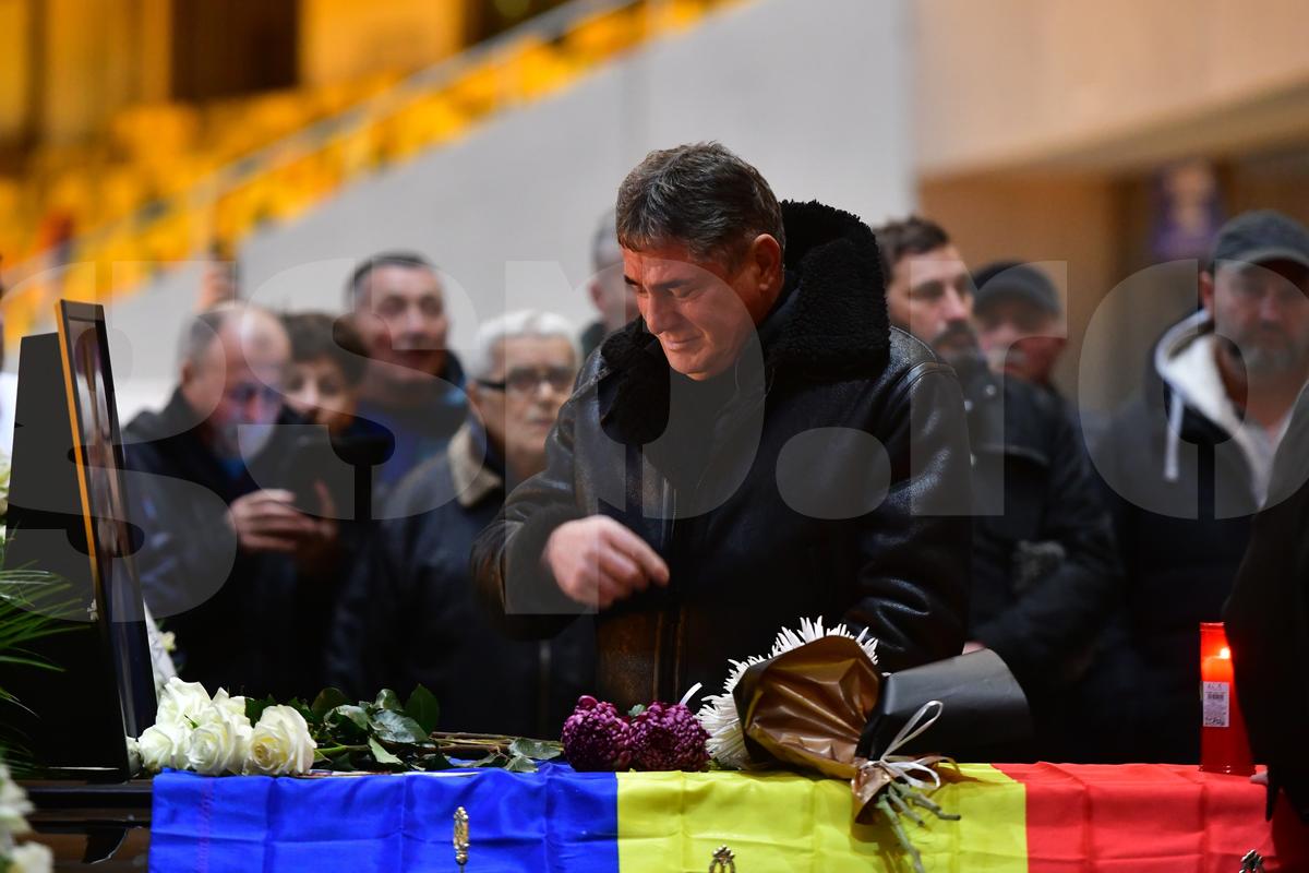 Fanii i-au adus un ultim omagiu lui Helmut Duckadam pe Arena Națională » Toate imaginile de la catafalcul „Eroului de la Sevilla”
