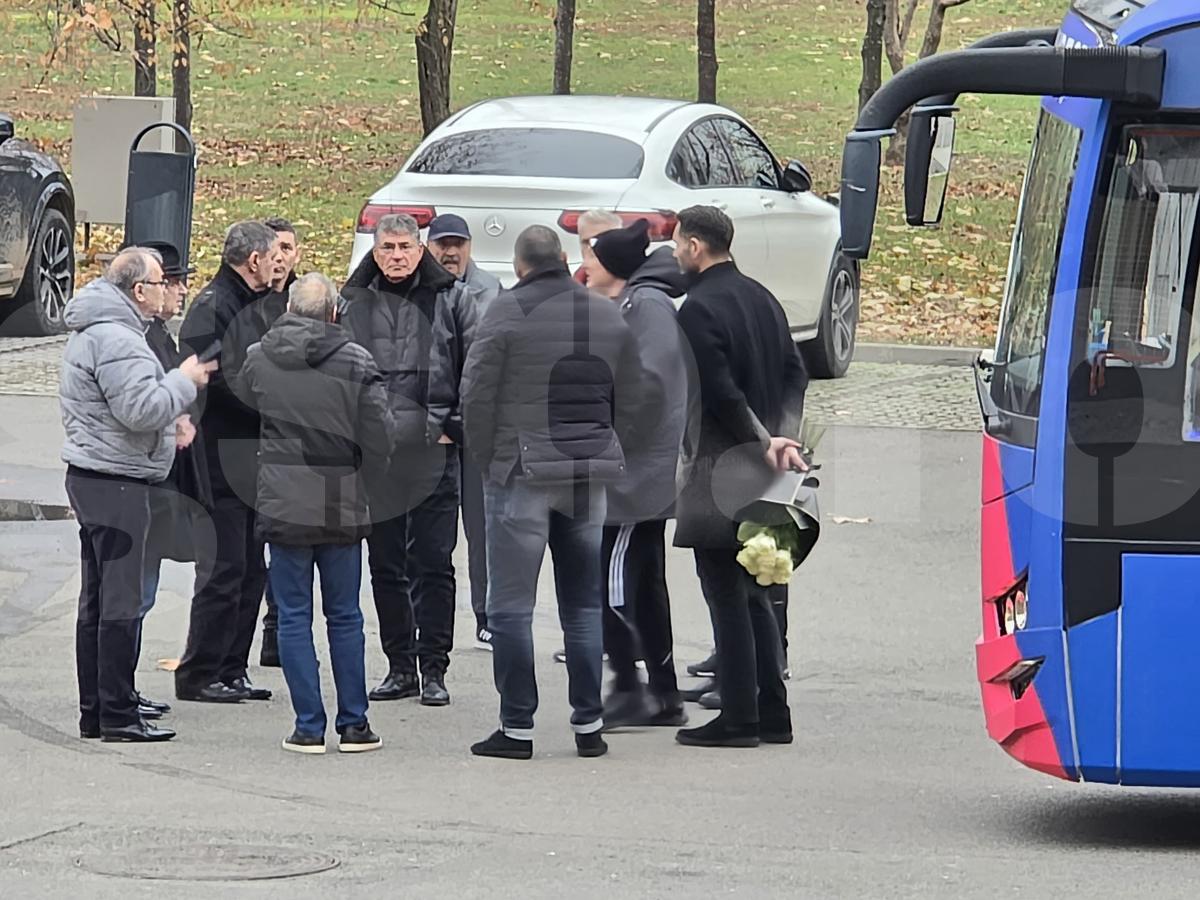 Imagini de la Arena Națională, unde este depus sicriul cu trupul neînsuflețit al lui Helmut Duckadam