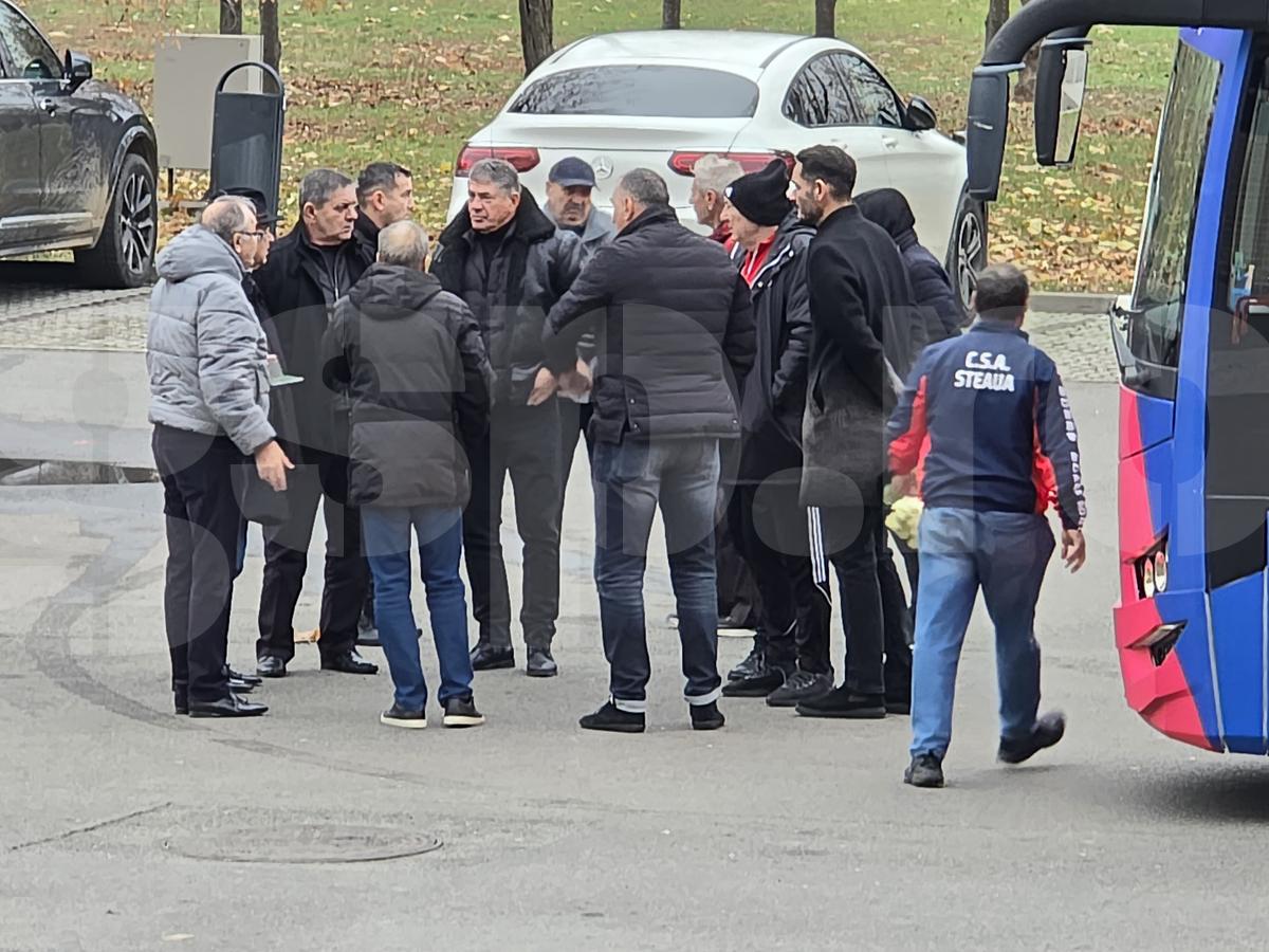 Imagini de la Arena Națională, unde este depus sicriul cu trupul neînsuflețit al lui Helmut Duckadam