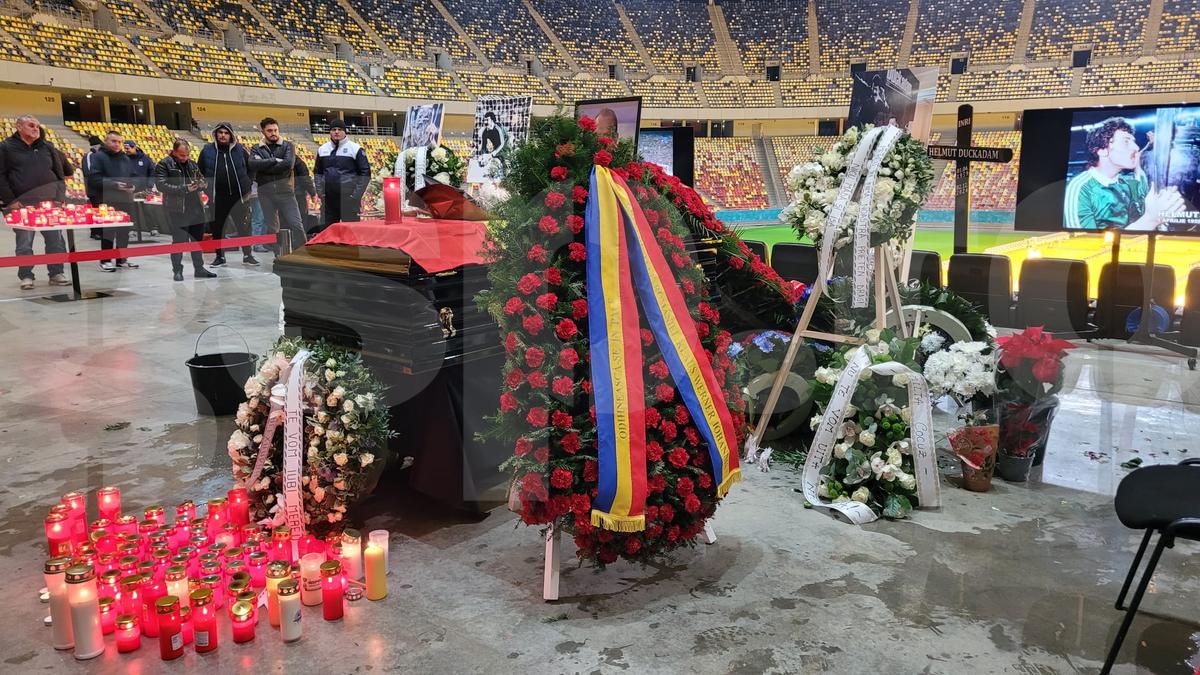 Imagini de impact de la Arena Națională. Lăcătuș și Anghel Iordănescu, răvășiți lângă sicriul lui Duckadam