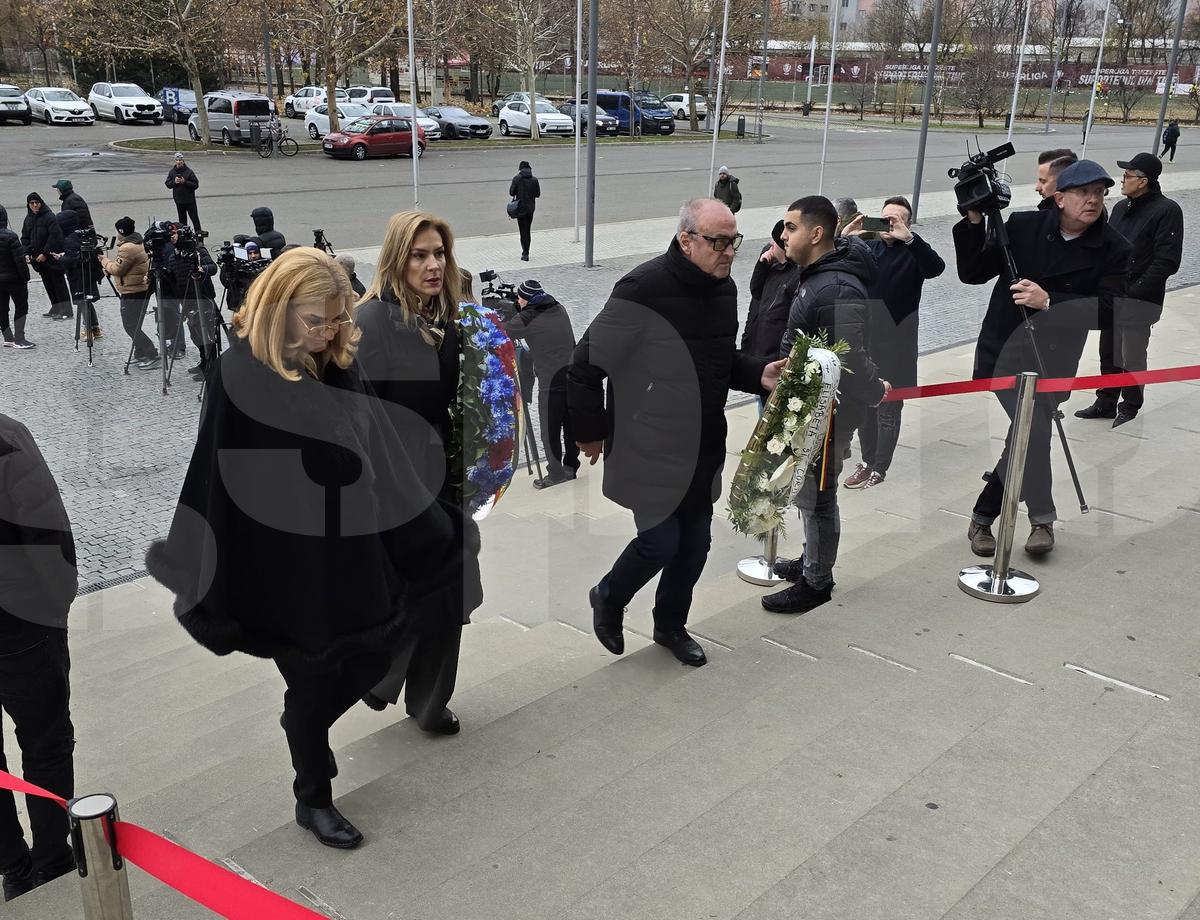 Imagini de la Arena Națională, unde este depus sicriul cu trupul neînsuflețit al lui Helmut Duckadam