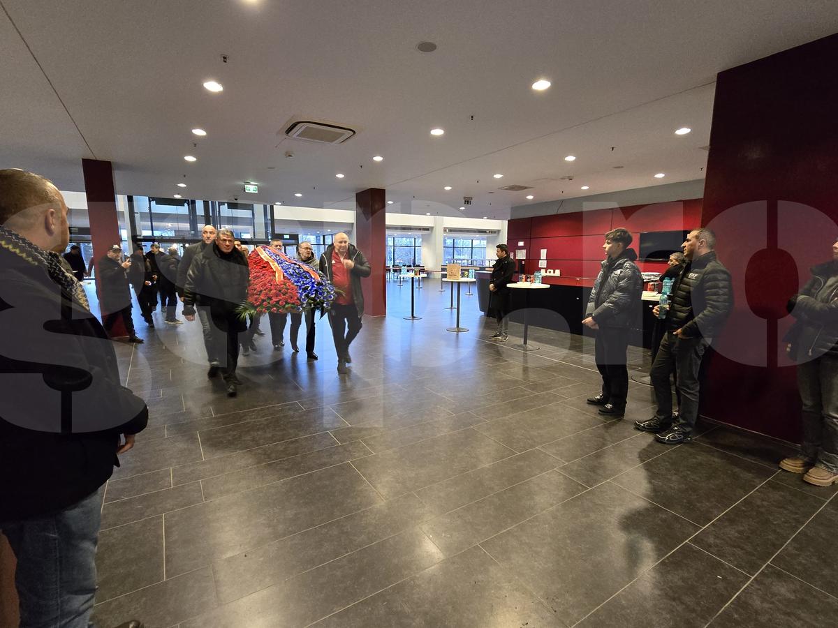Imagini de la Arena Națională, unde este depus sicriul cu trupul neînsuflețit al lui Helmut Duckadam