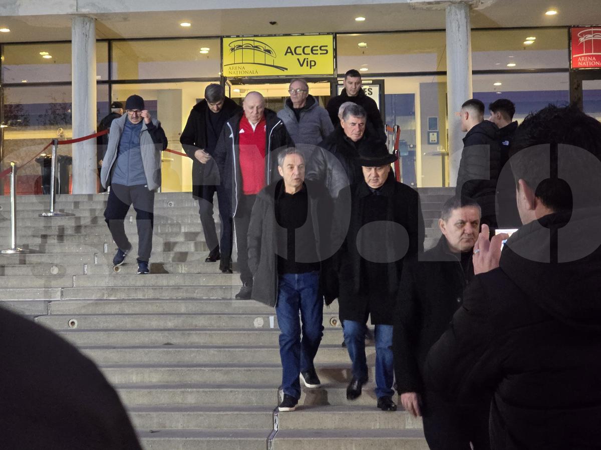 Imagini de impact de la Arena Națională. Lăcătuș și Anghel Iordănescu, răvășiți lângă sicriul lui Duckadam