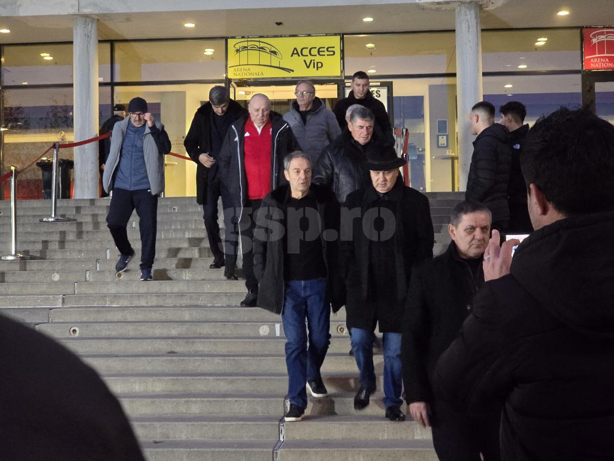 Imagini de impact de la Arena Națională. Lăcătuș și Anghel Iordănescu, răvășiți lângă sicriul lui Duckadam