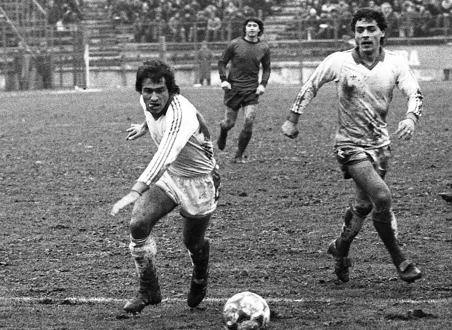 Sorin Cârțu, în dreapta, în tricoul Craiovei Maxima/ foto: Arhivă GSP Singurul fotbalist care i-a dat 4 goluri într-un meci lui Duckadam: „Vă spun ce mi-a zis acum 5 luni, când ne-am revăzut”