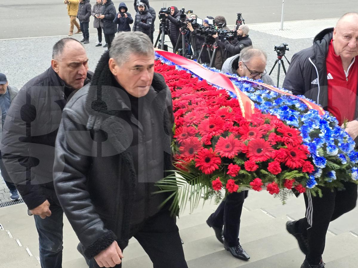 Imagini de la Arena Națională, unde este depus sicriul cu trupul neînsuflețit al lui Helmut Duckadam