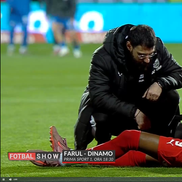 Mamadou Karamoko s-a accidentat la încălzire înainte de Farul - Dinamo // FOTO: captură Prima Sport